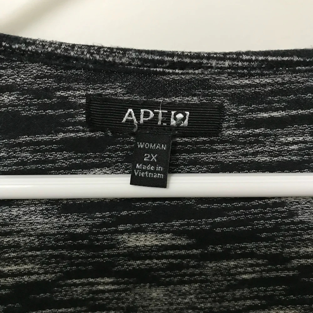 Apt 9 Black Pullover Rayon/Spandex Top Size 2X EUC - Picture 3 of 4